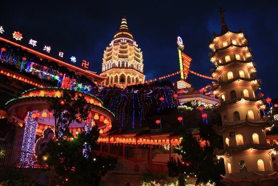 Kek Lok Si by night during Chinese New Year