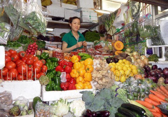 Fruit and vegetables in Sanyuanli market