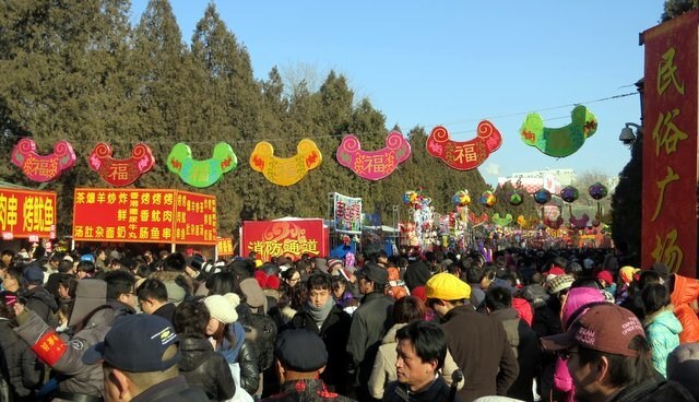 Crowds at Ditan Park Temple Fair