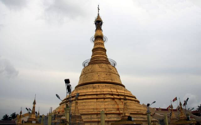 Botataung Pagoda Stupa