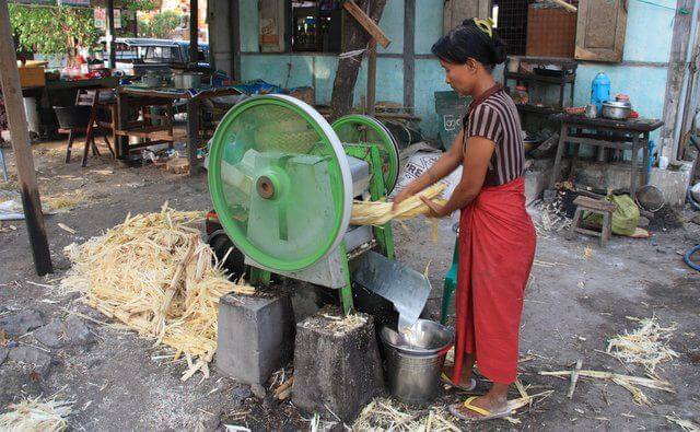 Making sugar cane juice in Mandalay