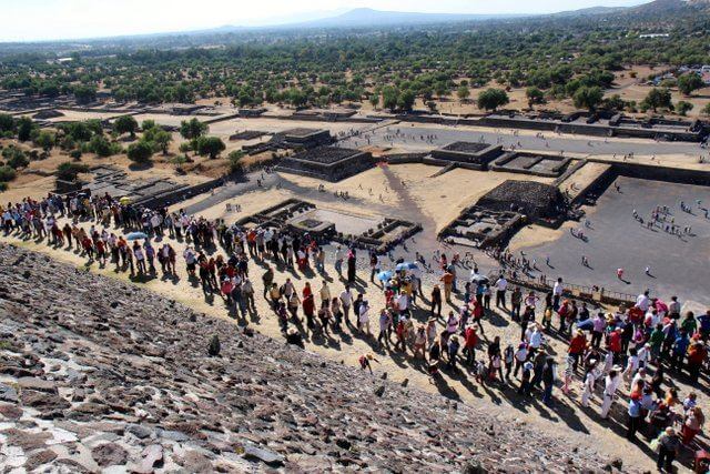Queues on the Pyramid of the Sun in Teotihuacan