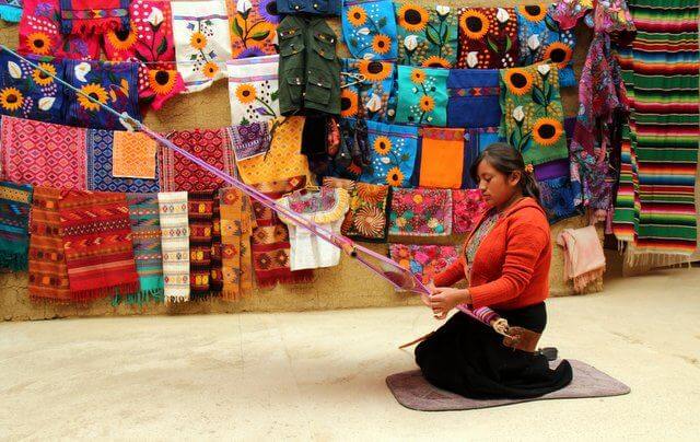 Weaving in San Lorenzo