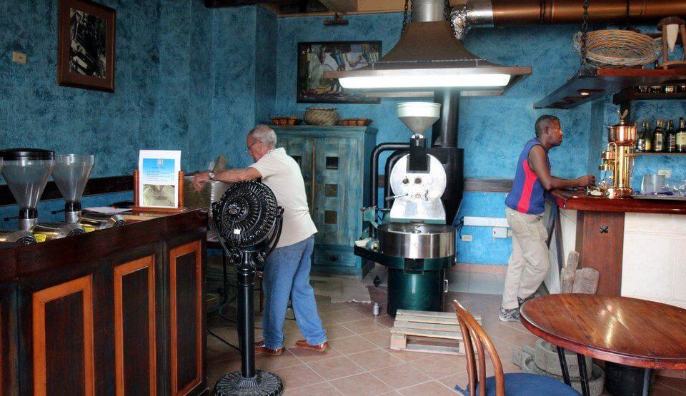 Master roaster at work in Cafe El Escorial