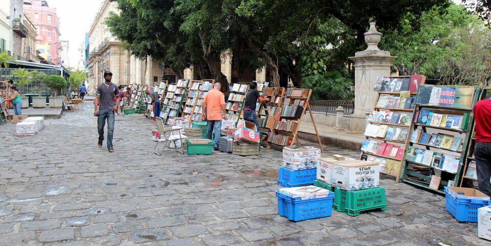 Setting up the book stalls in Plaza de Armas