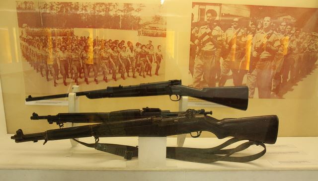 Display of rifles at Giron museum