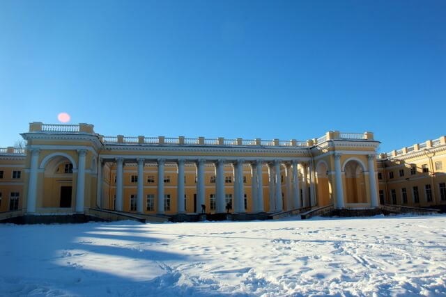 Covered walkway from the palace to the gardens